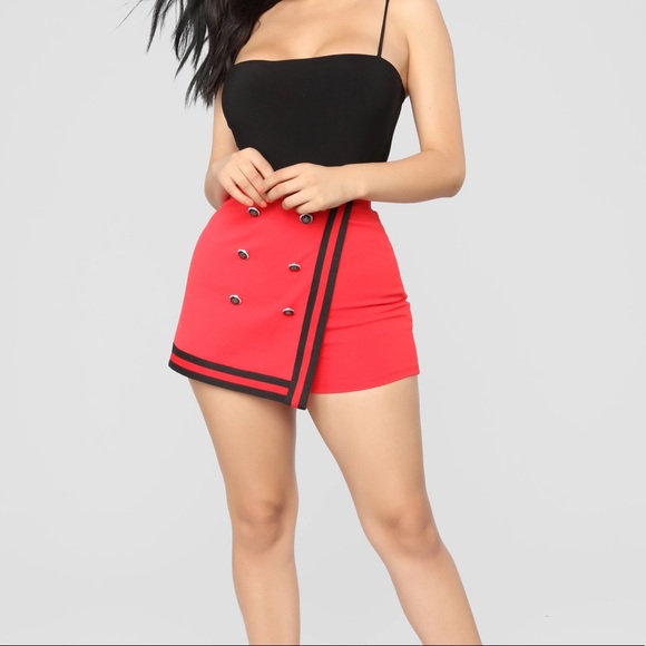 Red SKORT (size S) with black stripes and buttons - Picture 2 of 6